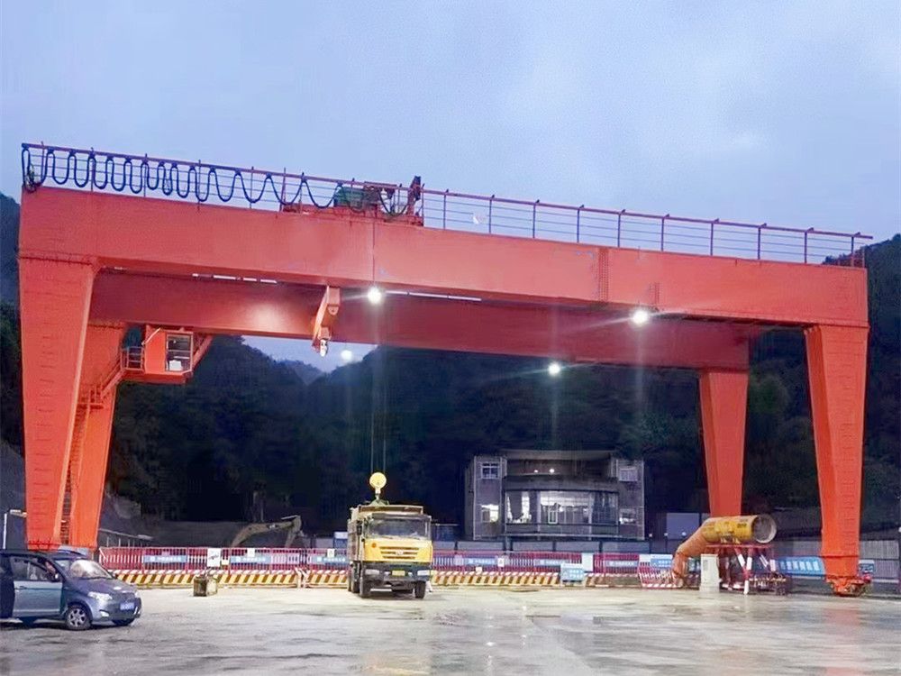 南京龍門吊廠家、電動雙主梁門式起重機型號、參數(shù)、價格