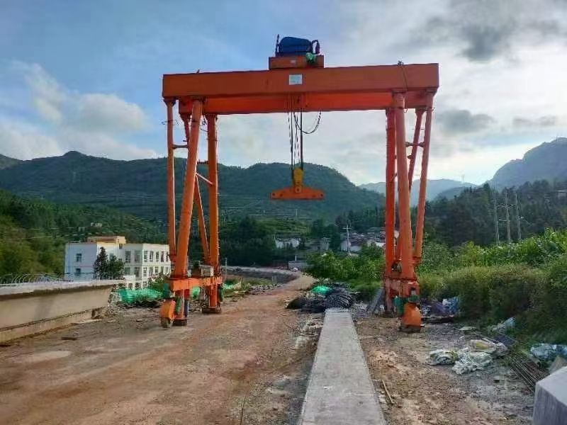 路橋門機(jī)、提梁機(jī)、無軌自行走龍門吊租賃公司、報(bào)價(jià)