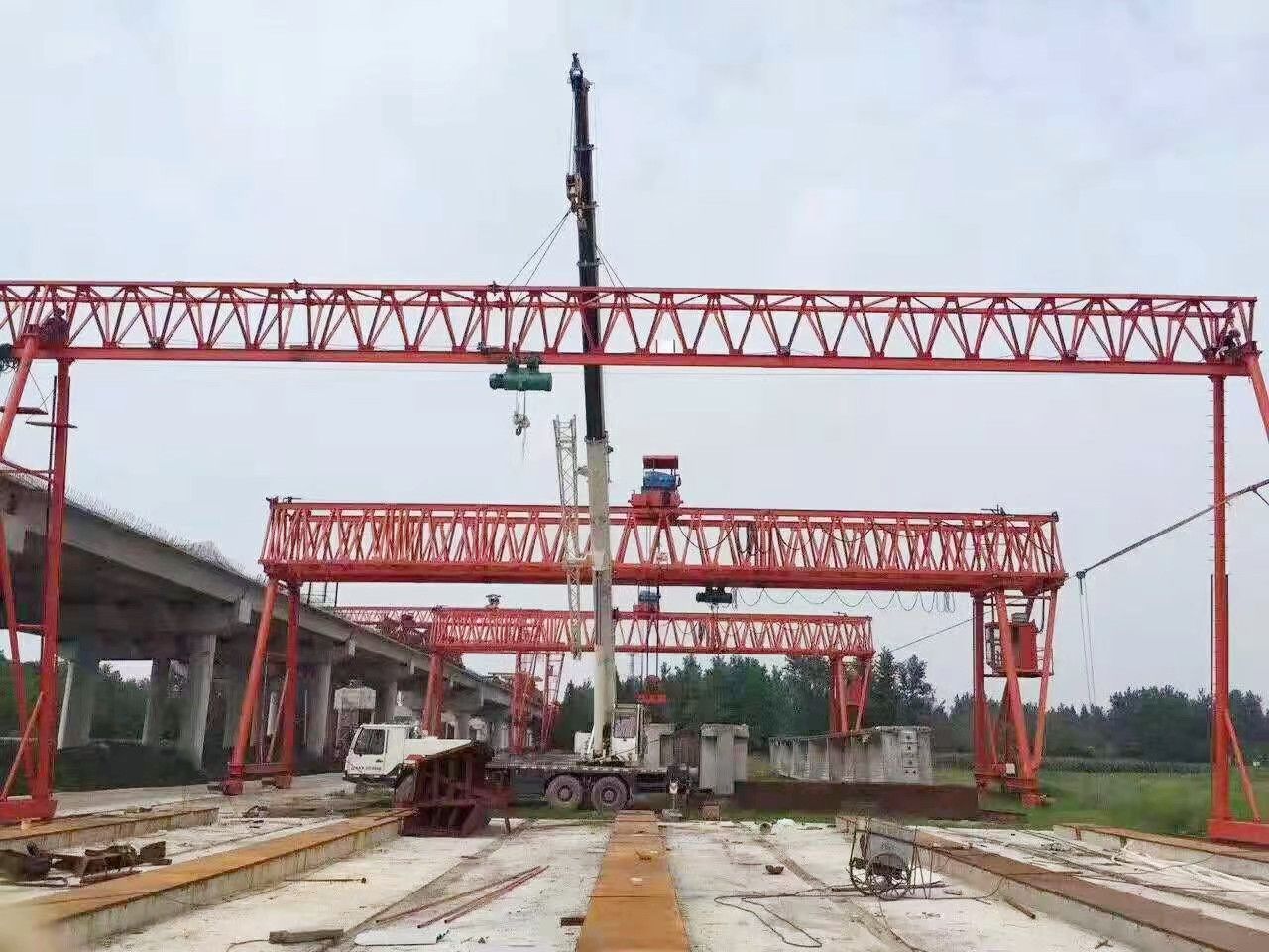 瀘州龍門吊、提梁機(jī)、工程門式起重機(jī)廠家銷售服務(wù)