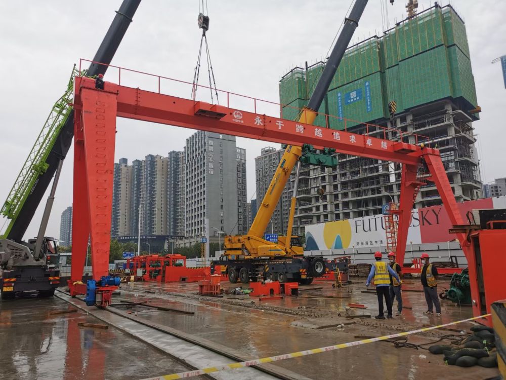 河北保定龍門(mén)吊、MH型電動(dòng)單梁門(mén)式起重機(jī)