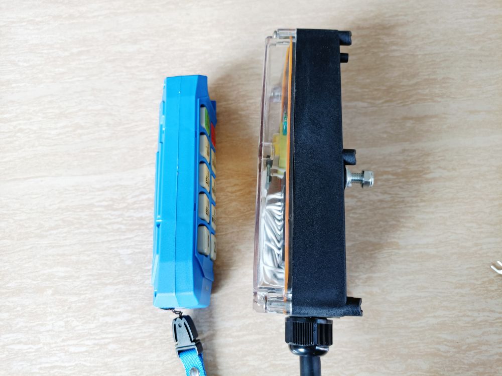 DF-8S工業(yè)遙控器側(cè)面圖片.jpg