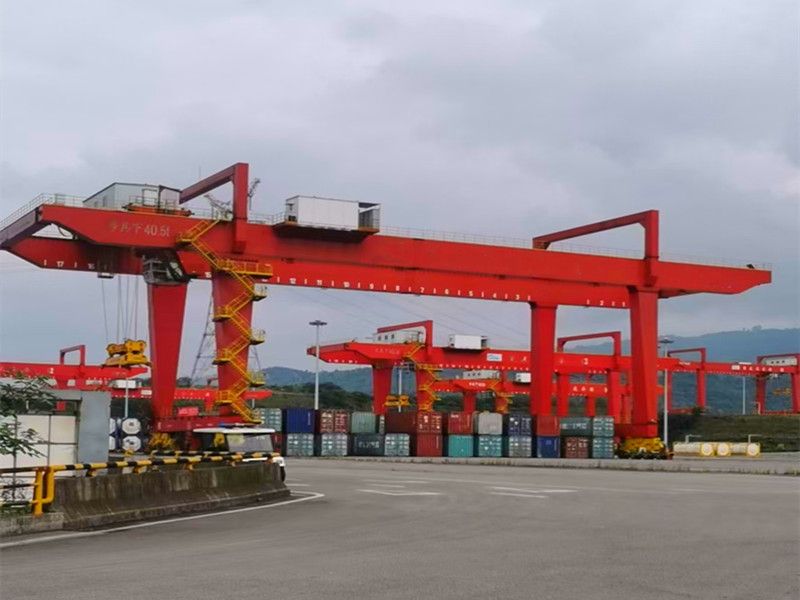 U型集裝箱門式起重機(jī)、集裝箱龍門吊廠家品牌、設(shè)計(jì)制造、安裝維修