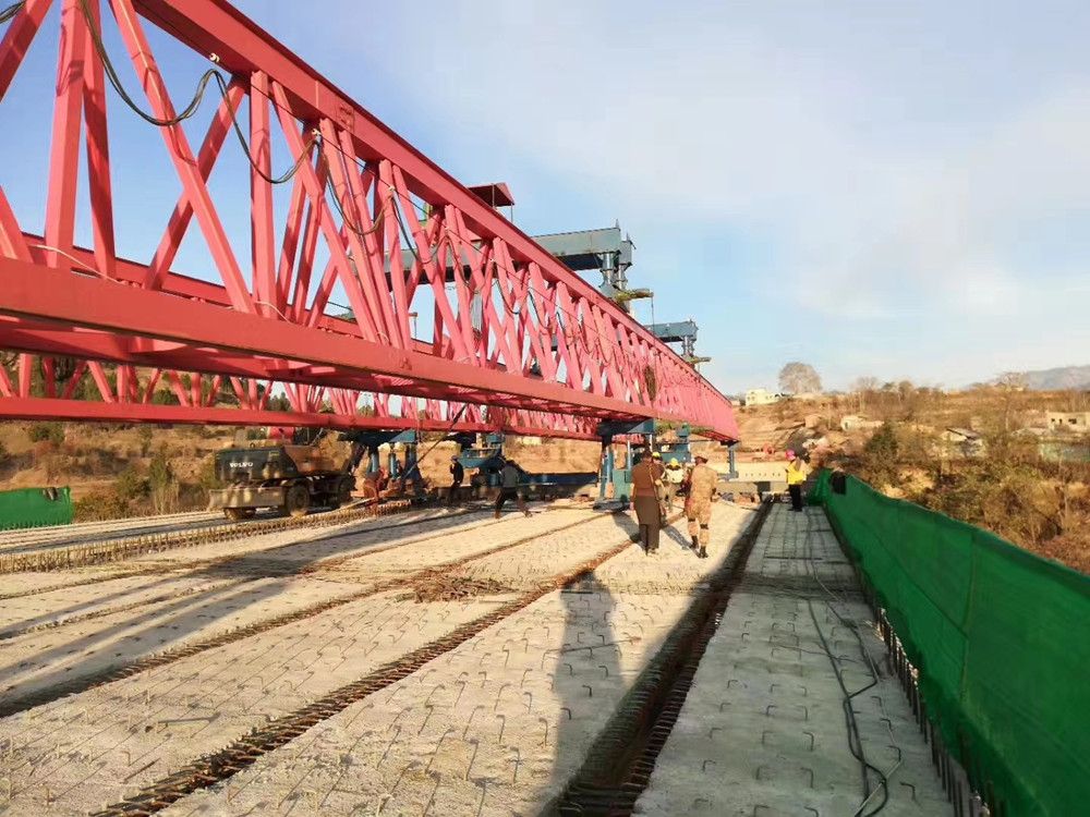 公路鐵路架橋機(jī)、架橋機(jī)出口
