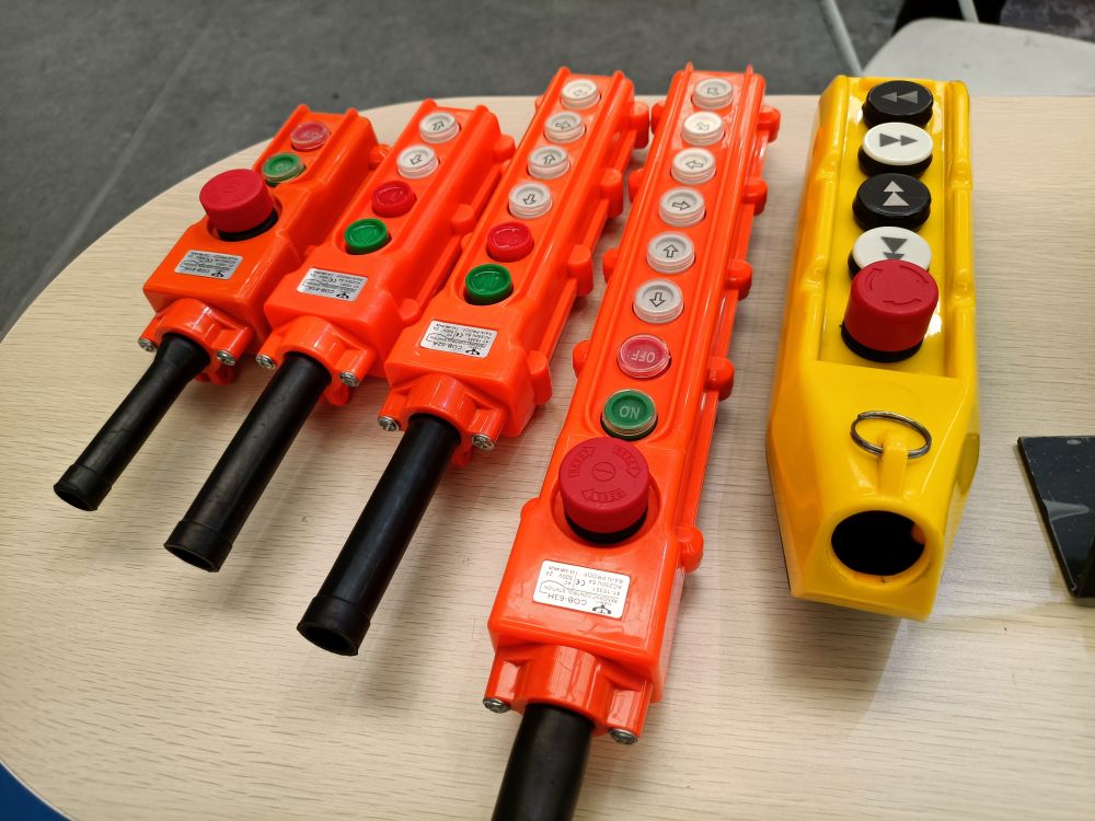 起重機(jī)按鈕、起重手柄、手電門廠家品牌、批發(fā)零售