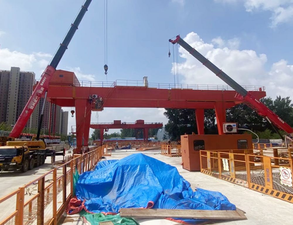 江蘇地鐵龍門(mén)吊、地鐵出渣機(jī)、地鐵專(zhuān)用門(mén)式起重機(jī)租賃出租、安裝搬遷