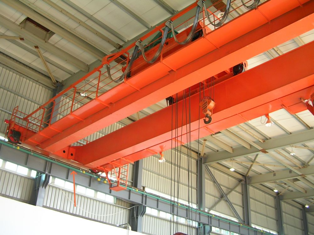 管式多極滑觸線應(yīng)用電動雙梁橋式起重機(jī).JPG