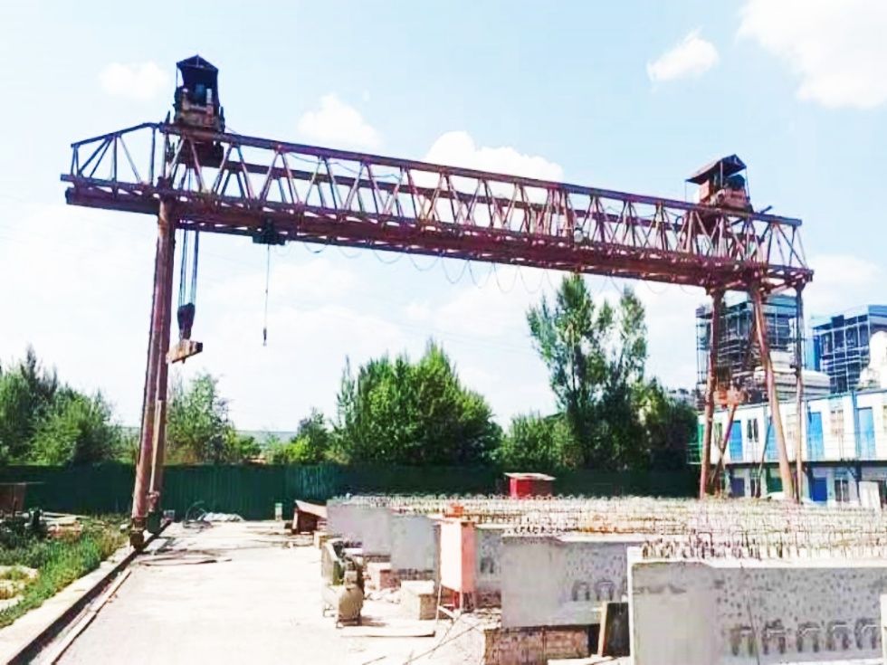信陽(yáng)提梁機(jī)、路橋門式起重機(jī)、路橋龍門吊
