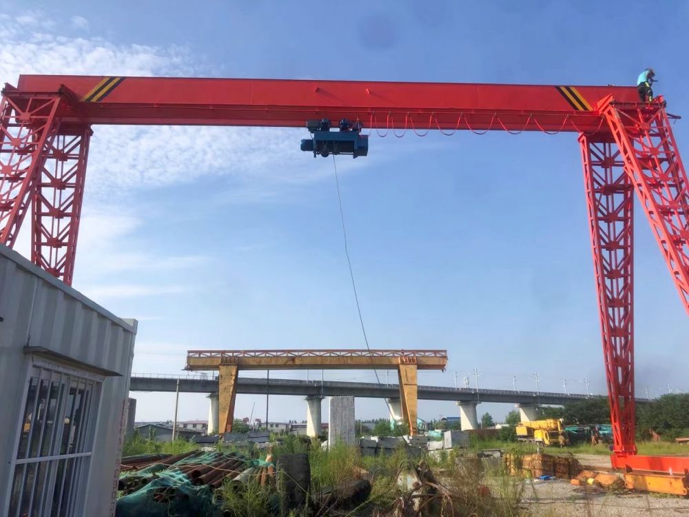 MH型1~20噸電動(dòng)葫蘆單梁門式起重機(jī)、臨沂龍門吊廠家報(bào)價(jià)