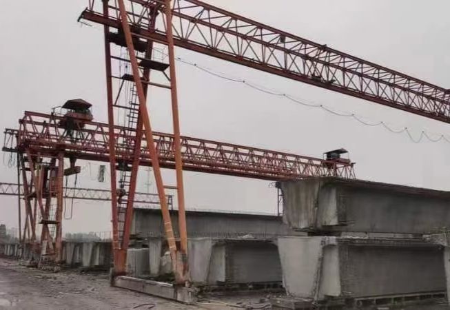 河南提梁機廠家、路橋門式起重機、路橋門機、工程龍門吊生產(chǎn)租賃