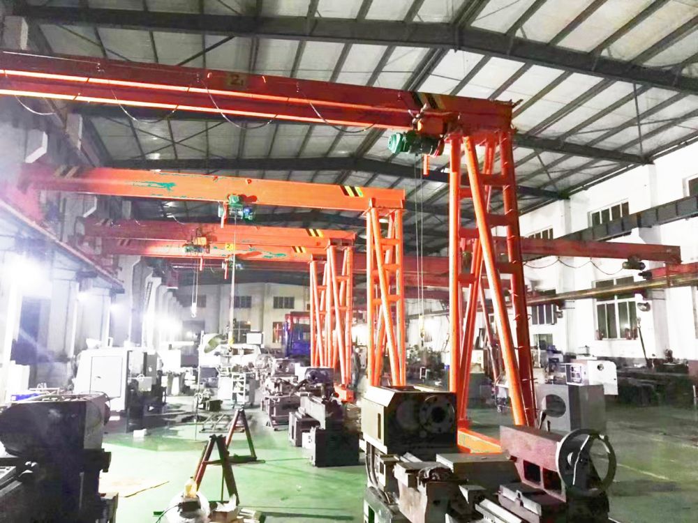 龍門吊廠家品牌、BMH型半腿門式起重機制造安裝維修