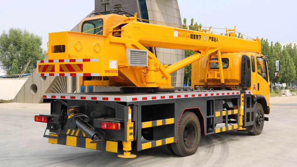 汽車起重機(jī)維護(hù)保養(yǎng)內(nèi)容，小型汽車吊維護(hù)保養(yǎng)注意事項(xiàng)