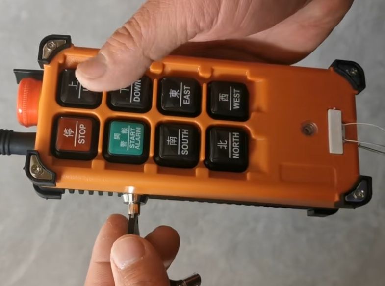帶安全鑰匙的遙控器、工業(yè)遙控器型號規(guī)格、價格