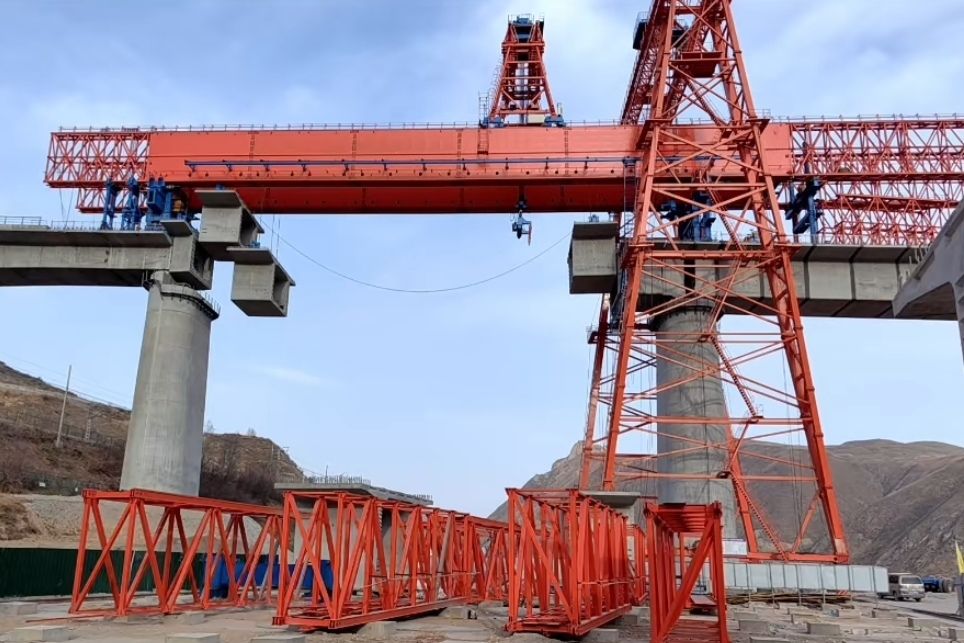 架橋機、高鐵公路橋梁架橋機制造安裝維修廠家服務(wù)