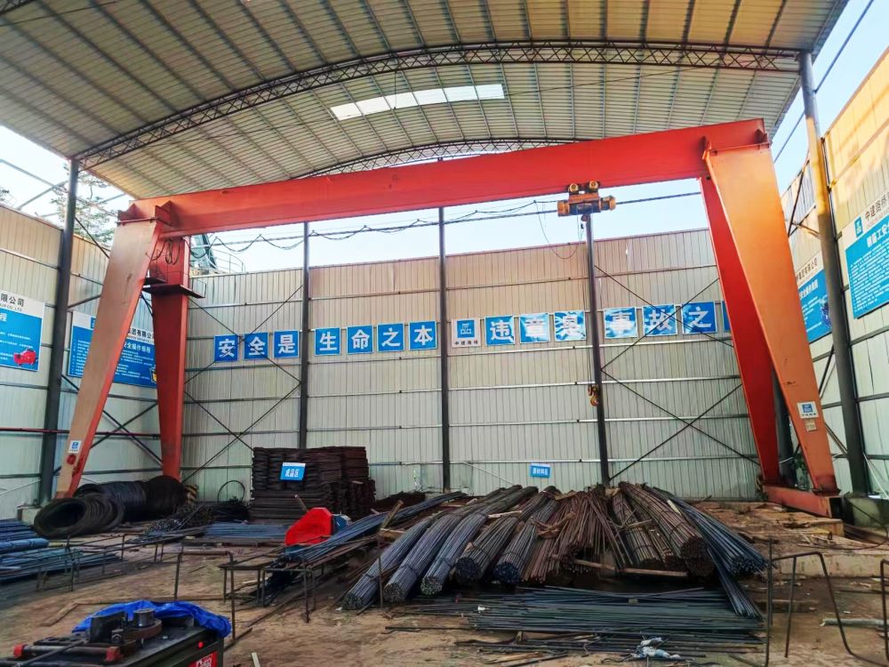 龍門吊廠家、型號(hào)、參數(shù)、電動(dòng)單梁門式起重機(jī)設(shè)計(jì)制造、安裝維修