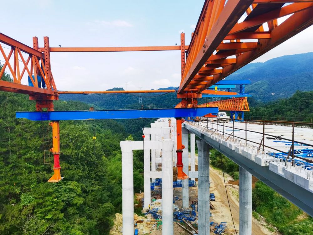 架橋機(jī)生產(chǎn)制造、安裝維修、移裝搬遷、出租租賃、二手回收服務(wù)