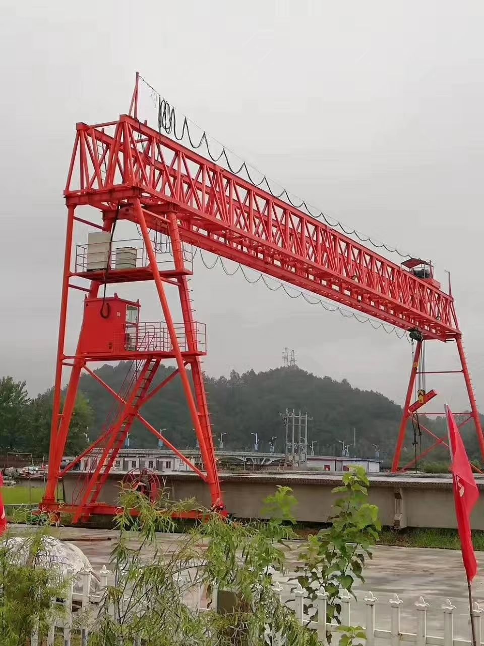 黔東南龍門(mén)吊、凱里門(mén)式起重機(jī)、50t提梁機(jī)廠(chǎng)家銷(xiāo)售