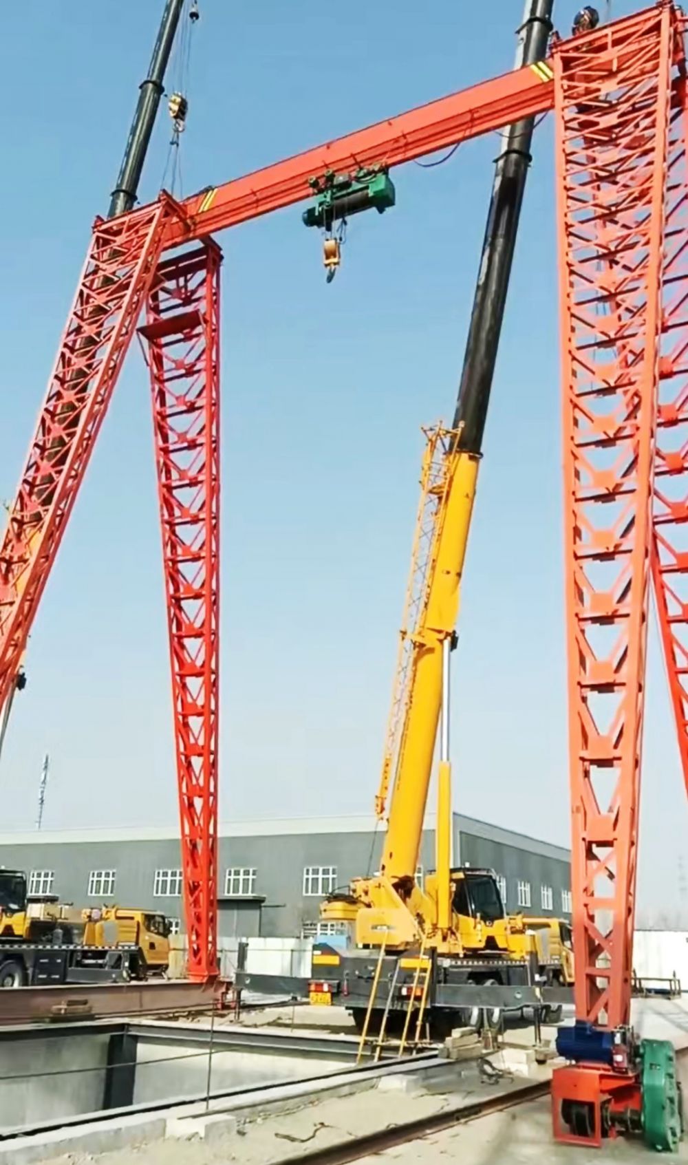 電動(dòng)葫蘆門式起重機(jī).jpg