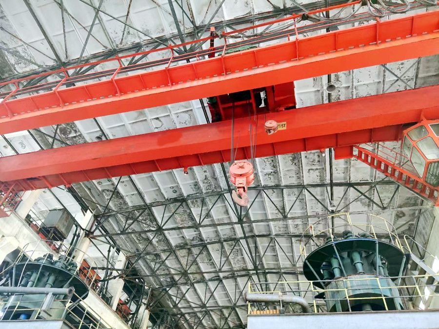 河南起重機(jī)械生產(chǎn)廠家太原銷售、QD型吊鉤橋式起重機(jī)