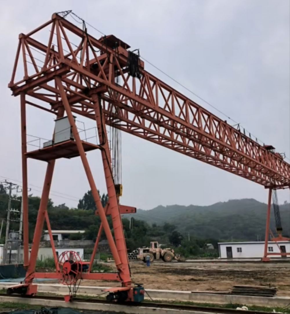 陜西西安提梁機(jī)、提梁門式起重機(jī)、工程龍門吊租賃服務(wù)