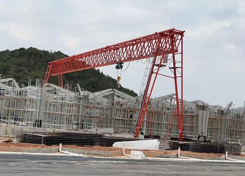 江蘇泰州龍門吊、MH型電動(dòng)單梁門式起重機(jī)